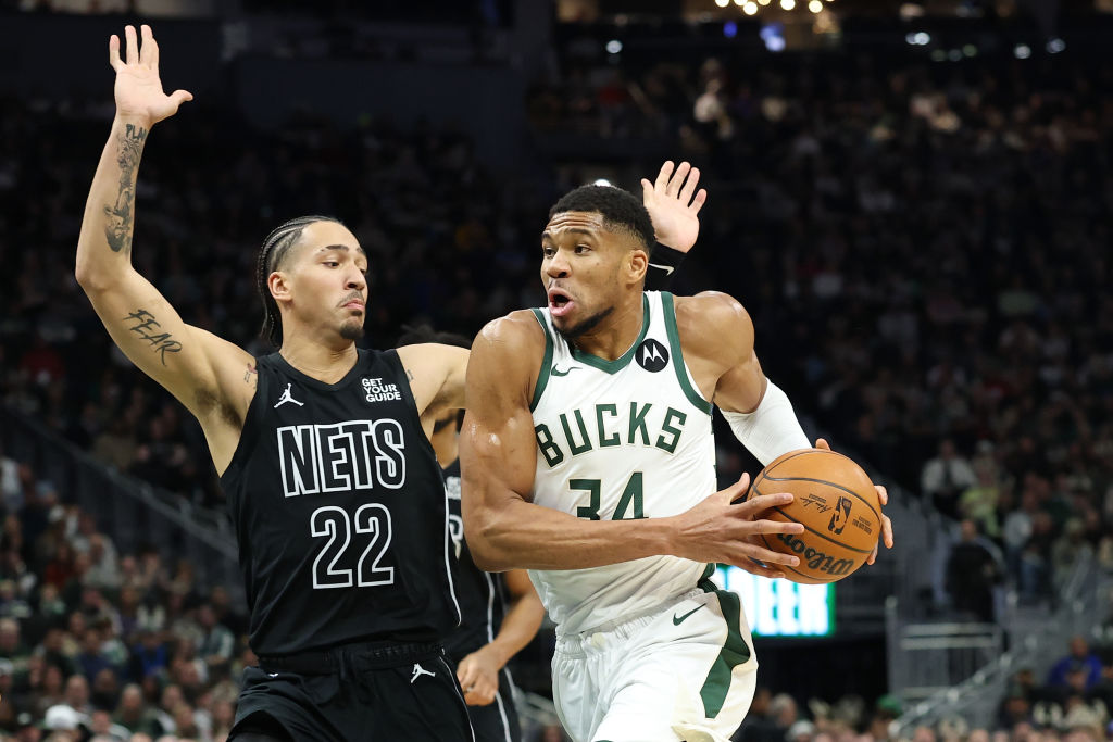 NBA Trade Idea Sends Milwaukee Bucks' Giannis Antetokounmpo to Brooklyn Nets