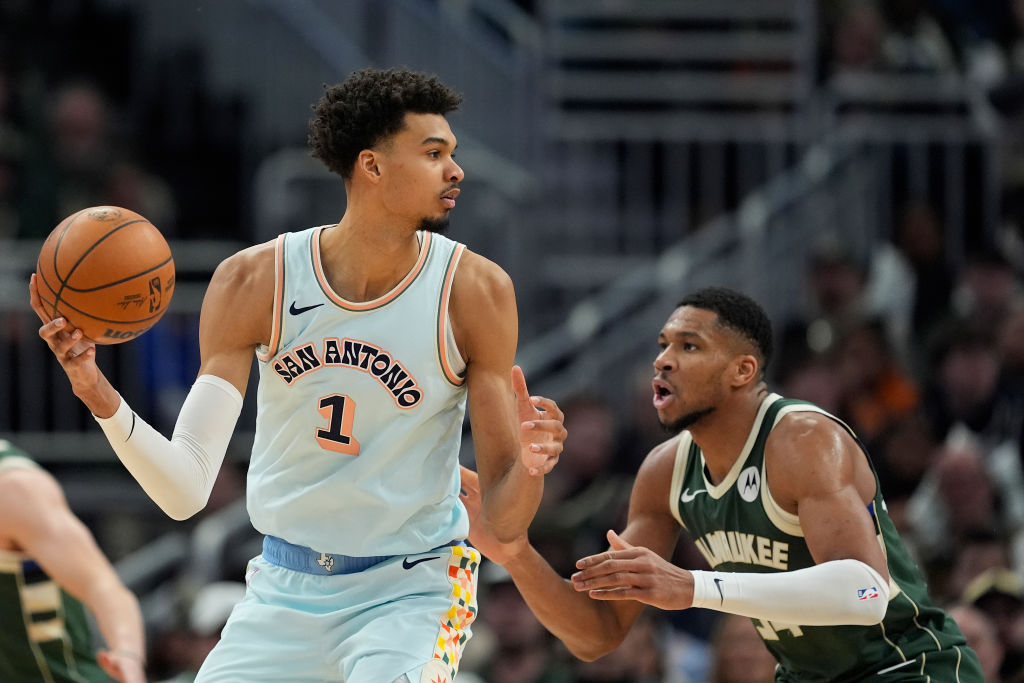 NBA Trade Idea Sends Milwaukee Bucks' Giannis Antetokounmpo to Victor Wembanyama's San Antonio Spurs