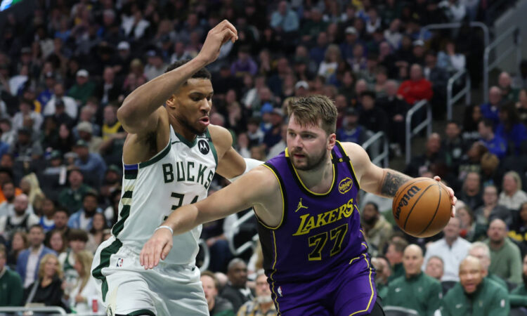 Five-Team NBA Trade Idea Sends Milwaukee Bucks' Giannis Antetokounmpo to Los Angeles Lakers