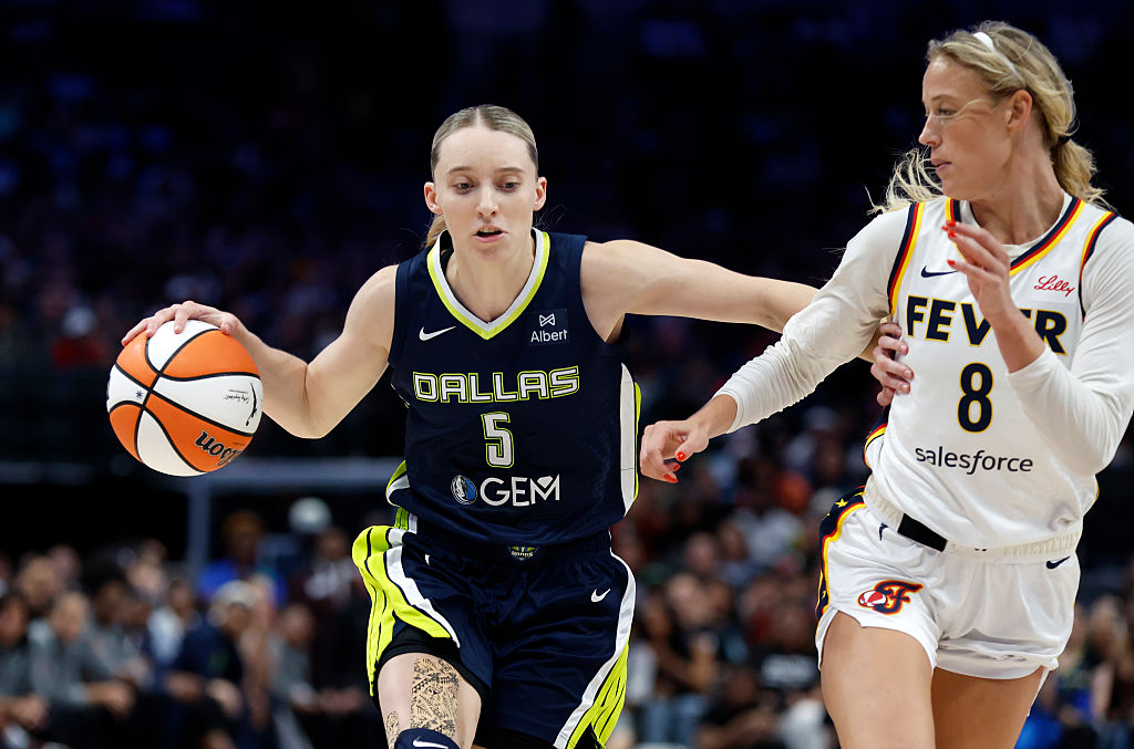 Paige Bueckers vs Sophie Cunningham