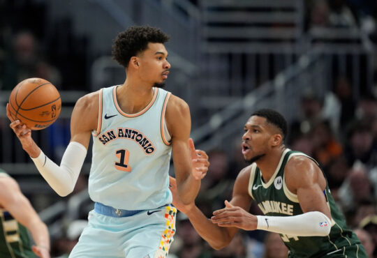 NBA Trade Idea Sends Milwaukee Bucks' Giannis Antetokounmpo To San Antonio Spurs