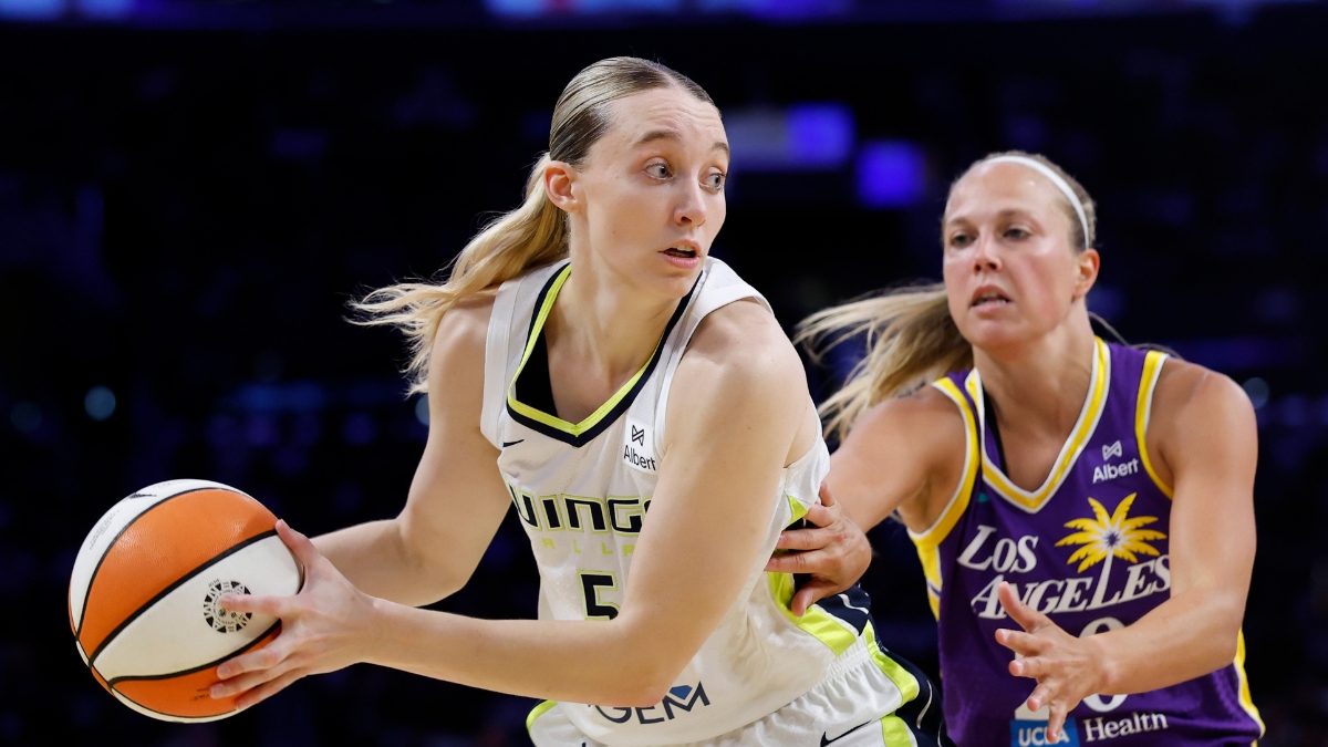Paige Bueckers, Dallas Wings, WNBA. Los Angeles Sparks