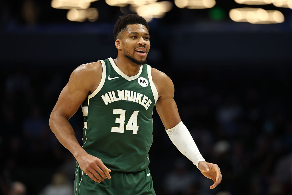 NBA Trade Idea Sends Giannis Antetokounmpo From Milwaukee Bucks To Toronto Raptors