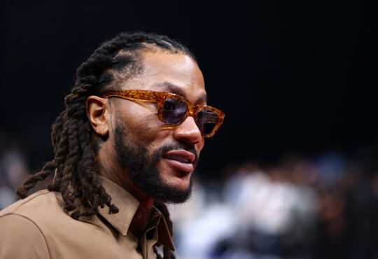Michael Jordan, LeBron James Among NBA Legends To Congratulate Derrick Rose On Chicago Bulls Jersey Retirement
