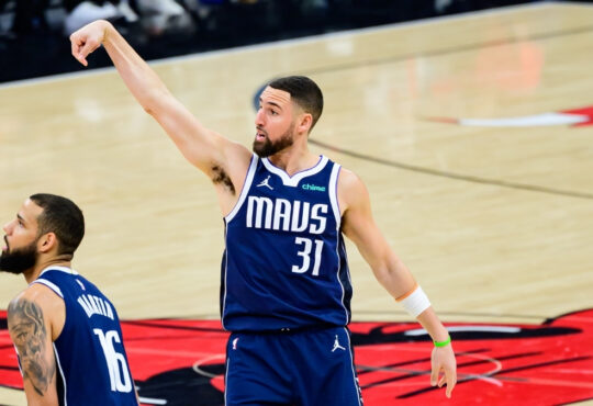 NBA: Klay Thompson holds his follow-through after making a three-pointer for the Dallas Mavericks against the Chicago Bulls