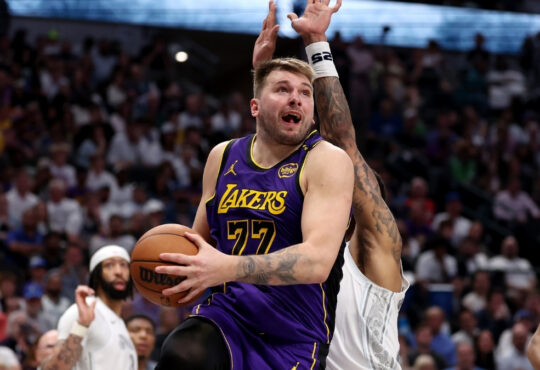 Luka Dončić shoots the ball for the Los Angeles Lakers against the Dallas Mavericks at American Airlines Center