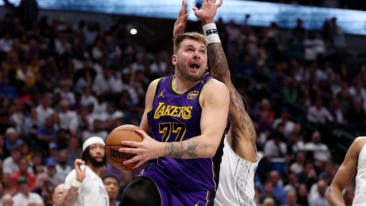 Luka Dončić shoots the ball for the Los Angeles Lakers against the Dallas Mavericks at American Airlines Center
