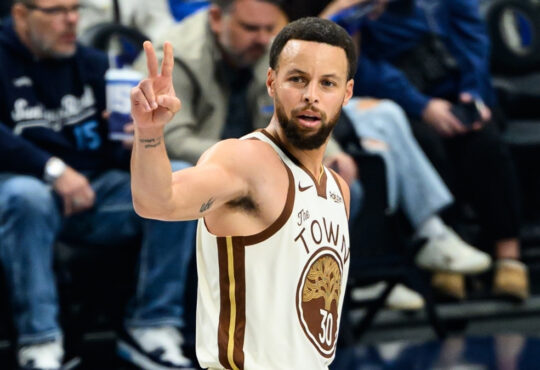 Stephen Curry flashes a two-finger gesture during Warriors game at American Airlines Center