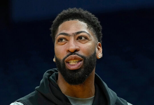 NBA: Anthony Davis warms up on the court at Chase Center before the Dallas Mavericks game against the Golden State Warriors