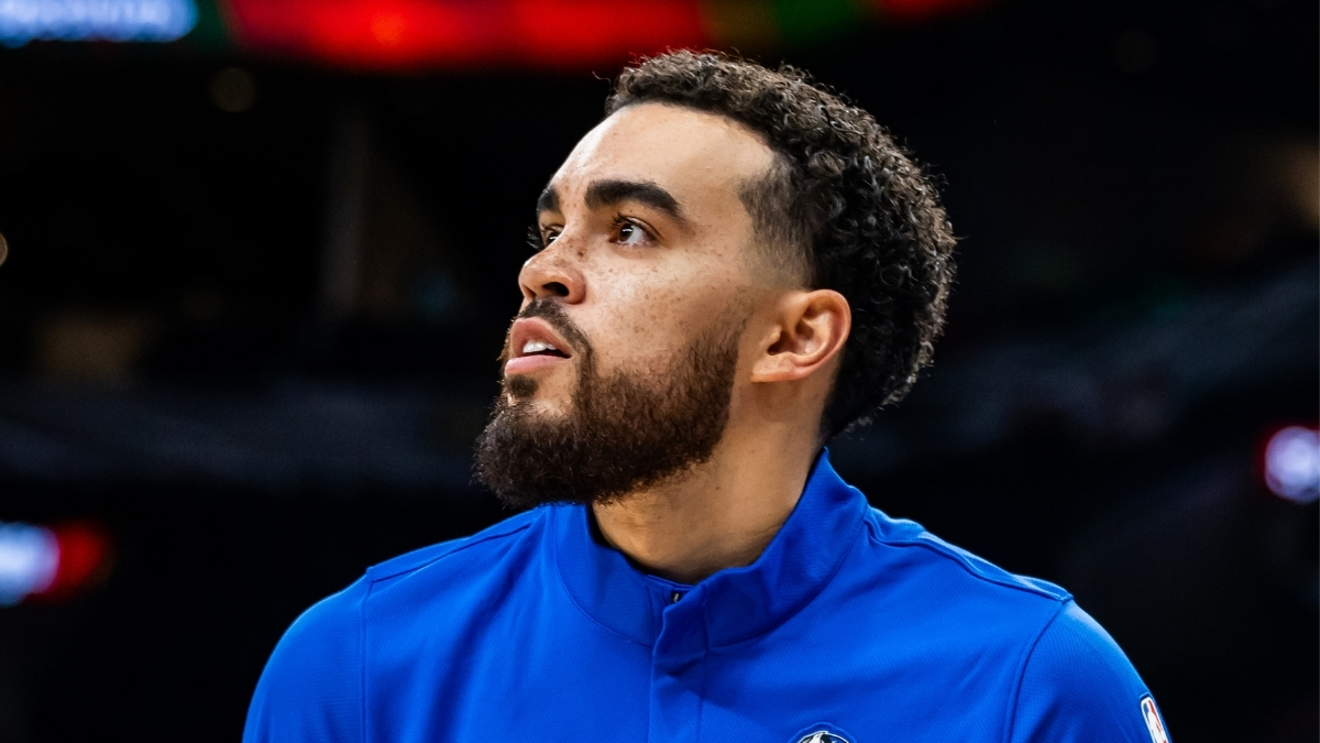 NBA: Tyus Jones shoots during pregame warmups for the Dallas Mavericks in San Antonio