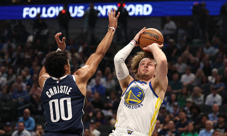 Dallas Mavericks guard Max Christie guards Golden State Warriors guard Brandin Podziemski