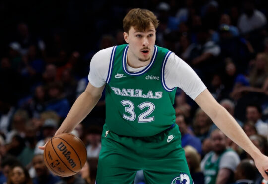 Cooper Flagg handles the ball during the Mavericks’ game against the Clippers on March 21, 2026, at American Airlines Center.