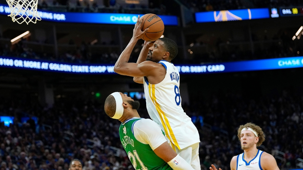 De’Anthony Melton drives to the basket and draws a blocking foul on Daniel Gafford during the Warriors’ game against the Dallas Mavericks on December 25, 2025, at Chase Center.