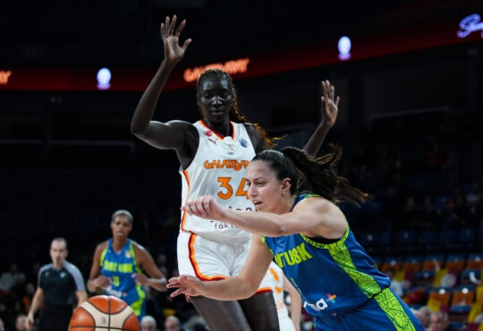 Awak Kuier #32 of Galatasaray in action against Maite Cazorla of ZVVZ USK Prag during a FIBA Women’s EuroLeague match at Sinan Erdem Sports Hall.