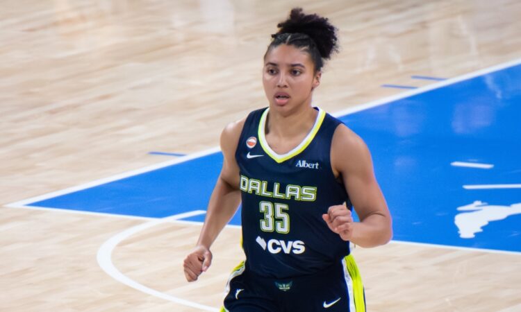 Azzi Fudd on the court in her Dallas Wings uniform during a game against the Chicago Sky.