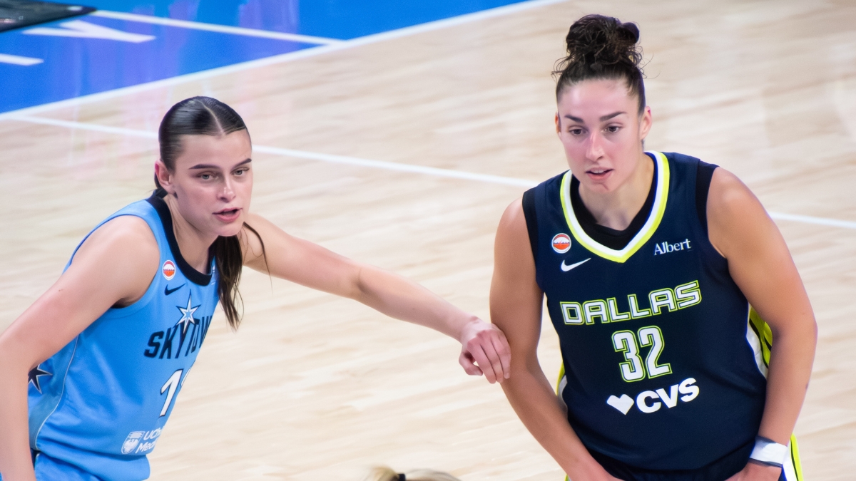 Jessica Shepard pivoting in the high post as Sky guard Gabriela Jaquez fights over an interior screen to contest the play.