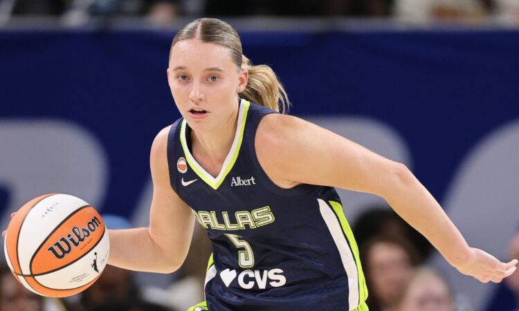 Guard Paige Bueckers pulling up off the bounce to isolate on the perimeter during the first half against the Chicago Sky.