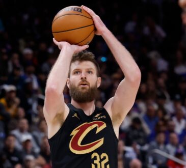 Dean Wade shoots a jump shot for the Cleveland Cavaliers against the Detroit Pistons before signing with the Philadelphia 76ers