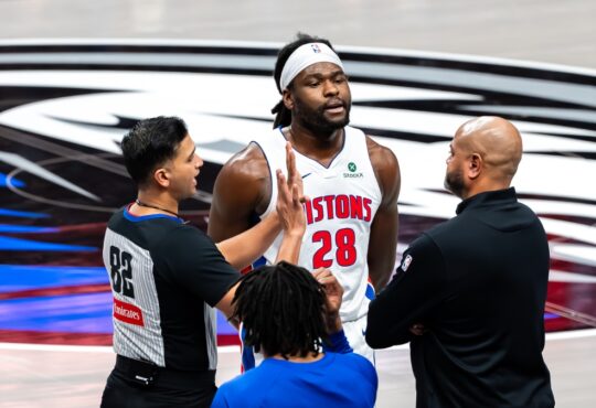 Detroit Pistons big man Isaiah Stewart speaks with an official during a 2025-26 game against the Dallas Mavericks.