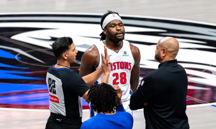 Detroit Pistons big man Isaiah Stewart speaks with an official during a 2025-26 game against the Dallas Mavericks.