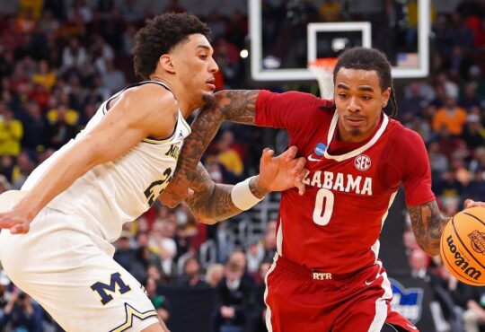 Labaron Philon, a Mavericks draft target, is defended by Michigan's Yaxel Lendeborg