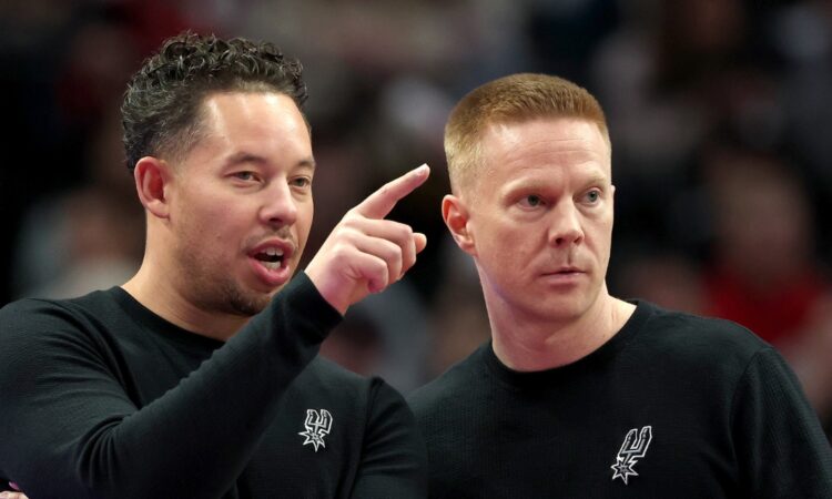 Sean Sweeney, a Mavericks head coach candidate, talks with Spurs coach Mitch Johnson