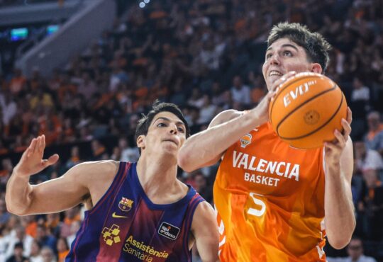 Sergio De Larrea drives to the basket for Valencia Basket against a Barcelona defender in Liga ACB action
