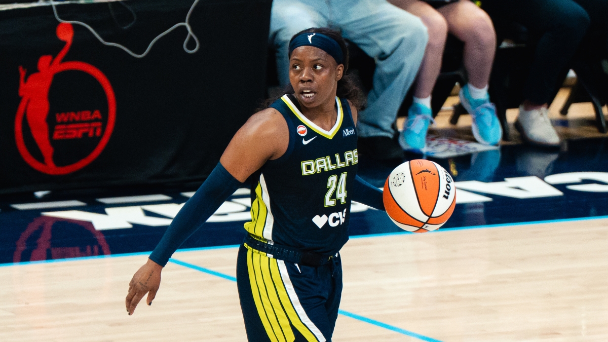 Dallas Wings guard Arike Ogunbowale (24) dribbles up the court during Dallas' win over the Los Angeles Sparks on July 19, 2026.