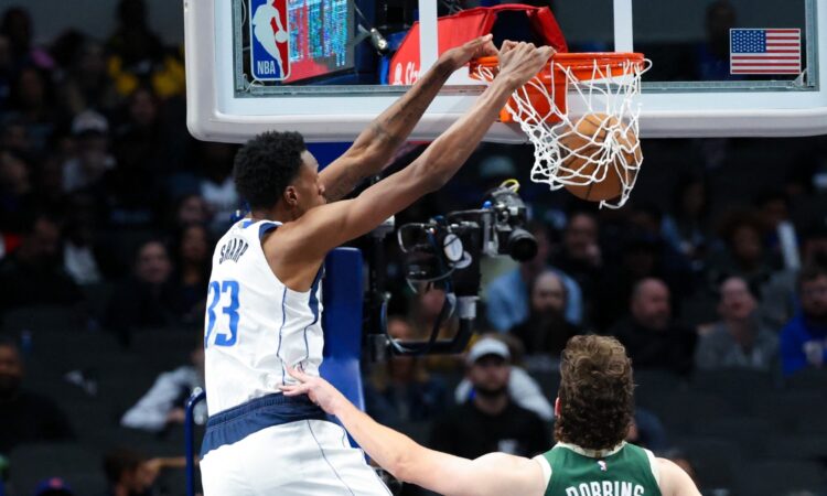 Jamarion Sharp dunks over Liam Robbins during 2024 Mavericks-Bucks preseason game
