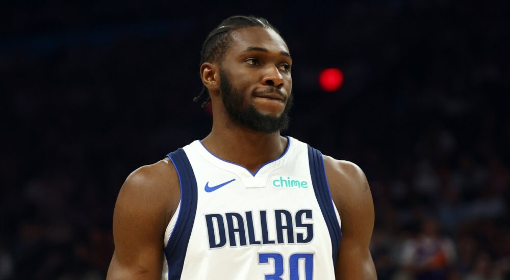 Dallas Mavericks center Moussa Cissé in a white No. 30 jersey against the Phoenix Suns