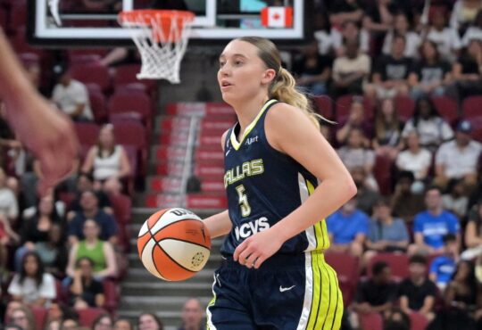 Dallas Wings guard Paige Bueckers dribbles the ball up the floor against the Toronto Tempo during the first half at Bell Centre.