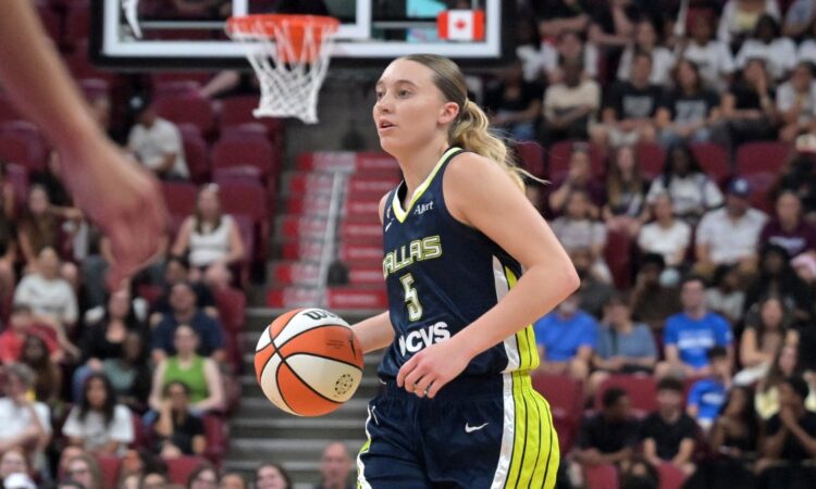 Dallas Wings guard Paige Bueckers dribbles the ball up the floor against the Toronto Tempo during the first half at Bell Centre.