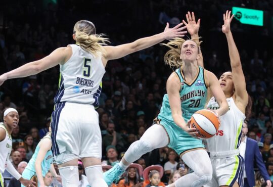 New York Liberty guard Sabrina Ionescu drives to the basket between Dallas Wings defenders Paige Bueckers and Azzi Fudd in the fourth quarter at Barclays Center