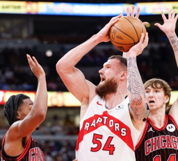 Toronto Raptors forward Sandro Mamukelashvili looks to pass against Chicago Bulls defenders at United Center